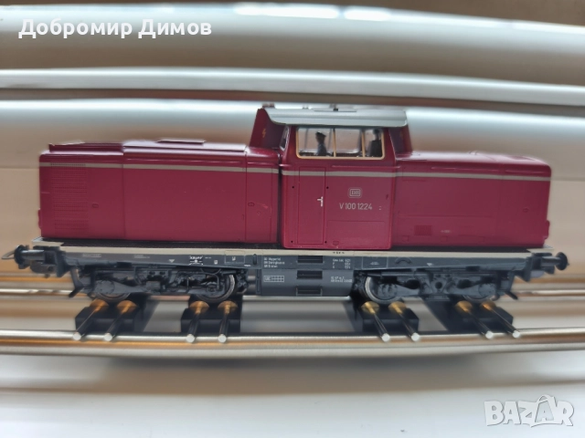 Дизелов локомотив Roco V100, снимка 2 - Колекции - 52097168