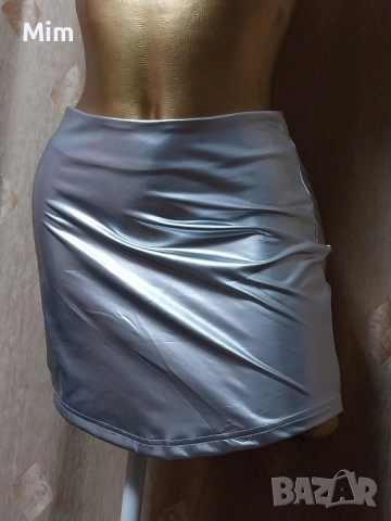 XS/S Сребриста къса пола от еластична еко кожа , снимка 4 - Поли - 51981968