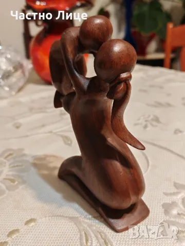 Прекрасна Старинна Малка Пластика Фигура Майка с Дете, снимка 4 - Антикварни и старинни предмети - 48539014