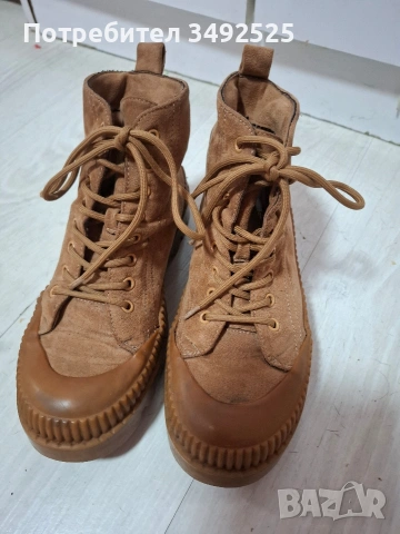 Дамски велрени боти