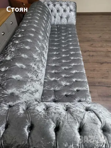 Голям сив диван от плат Честърфийлд и табуретка, снимка 9 - Дивани и мека мебел - 48286284