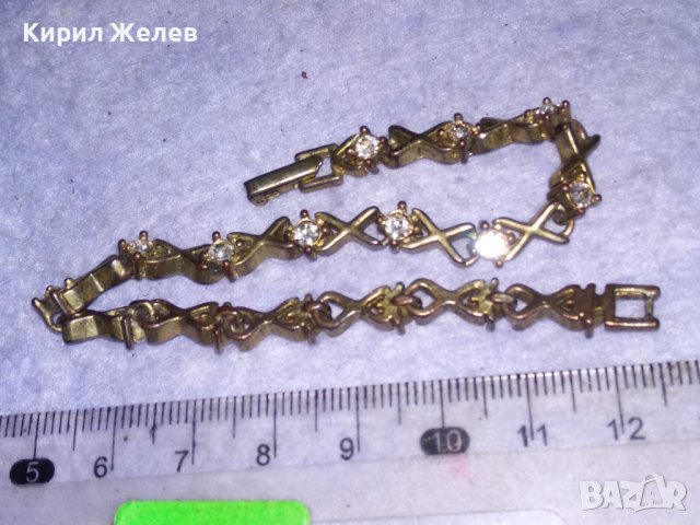 AVON СТАРА МАРКОВА ПОСРЕБРЕНА МОДНА МЕСИНГОВА АРТ ГРИВНА с ИСКРЯЩИ ФАСЕТИРАНИ КРИСТАЛИ 37059, снимка 9 - Гривни - 41389421