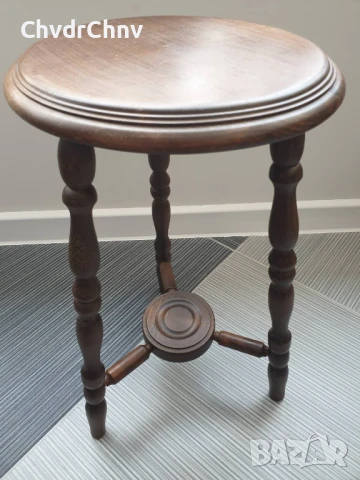 Малка ниска дървена масичка/стойка за саксия-статуетка/маса-триножник 29x50см