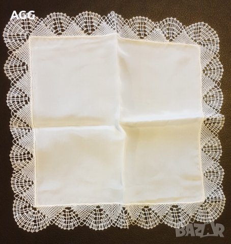 Винтидж кърпички с изящна дантела плетена на една кука