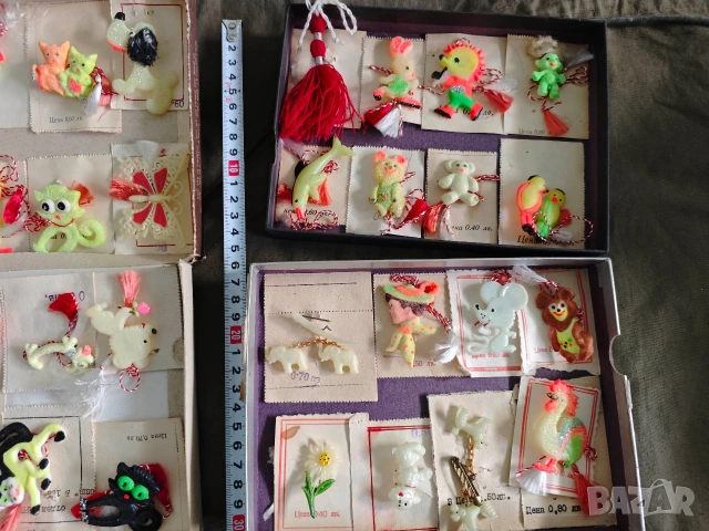 Продавам мартеници от НРБ с фигури , снимка 9 - Колекции - 53620699