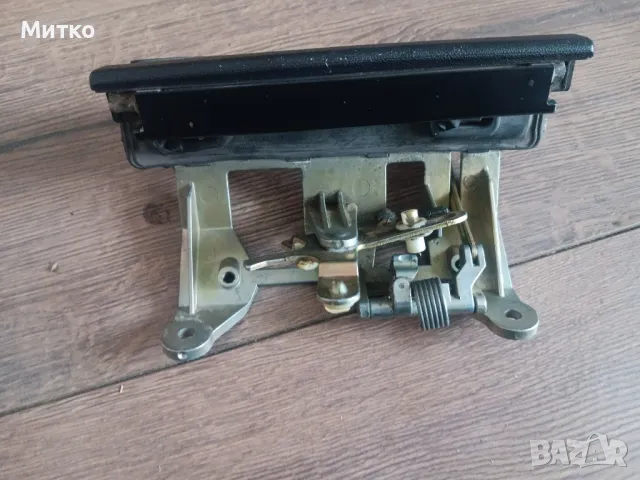 Продавам дръжка за Audi 80 B4 Avant.