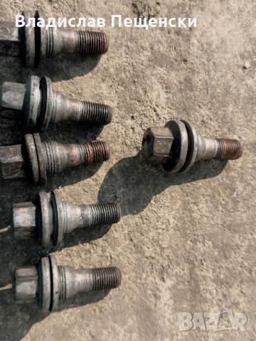 Продавам оригинални болтове за ляти джанти на Пежо