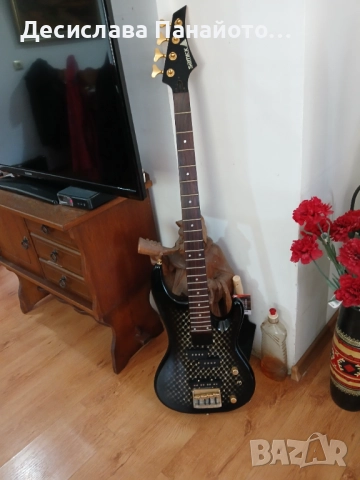 Продавам електрическа бас китара , снимка 1