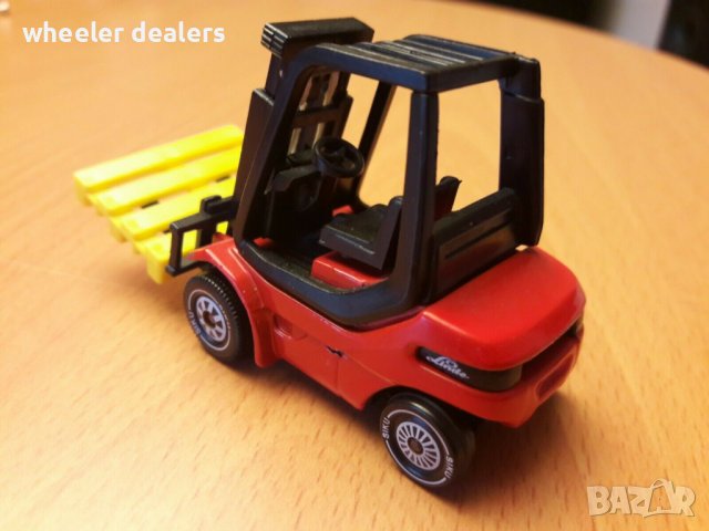 Метална количка мотокар Linde H30 SIKU с палет 1:55, снимка 4 - Колекции - 39517100