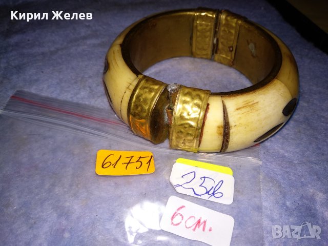 ВНУШИТЕЛНА СТАРИННА ТИБЕТСКА БРОНЗОВА ОРНАМЕНТИРАНА ГРИВНА с КАМИЛСКА КОСТ Нужда от НОВ ЩИФТ! 61751, снимка 3 - Антикварни и старинни предмети - 41096233