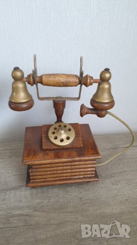 Стара дървена кутия за бижута във формата на телефон