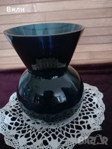 Красива стъклена ваза