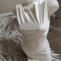 Бяла лъскава рокля, снимка 1 - Рокли - 44589379