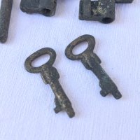 Лот стари бронзови ключове №0891, снимка 5 - Антикварни и старинни предмети - 34302552