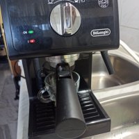 Кафемашина Делонги с ръкохватка с крема диск, работи отлично и прави хубаво кафе с каймак , снимка 4 - Кафемашини - 41874761