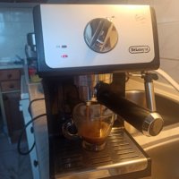 Кафе машина Делонги с ръкохватка с крема диск и 3 броя цедки, работи отлично , снимка 2 - Кафемашини - 39592279