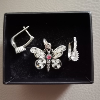 Сребърна висулка-пеперуда с камъни, снимка 1 - Колиета, медальони, синджири - 35174575