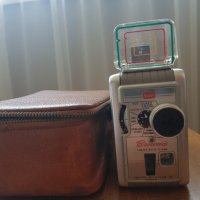Камера Kodak Brownie 8mm, снимка 1 - Антикварни и старинни предмети - 41078887