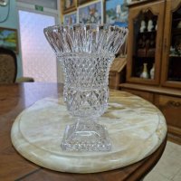Красива антикварна френска кристална ваза със столче, снимка 1 - Антикварни и старинни предмети - 41392191