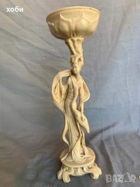 китайска гейша и щъркел - облегнати на стъбло на лотос , снимка 1