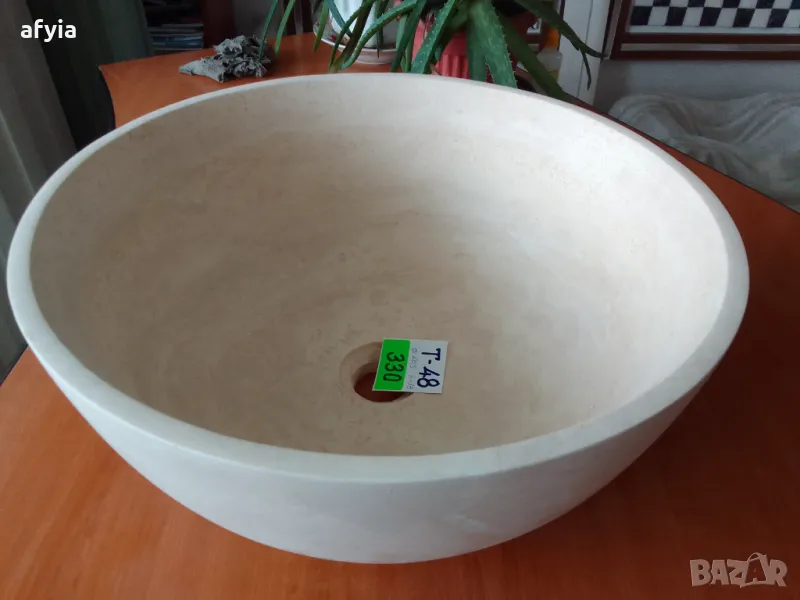 Две мивки от светъл травертин, снимка 1