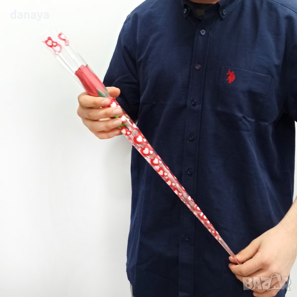 3527 Изкуствена червена роза в целофан, снимка 1