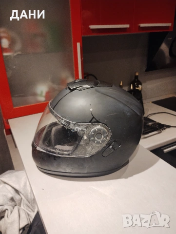 Мото каска черен мат размерXL61, с вградени слънчеви очила освен предпазна слюда.Делта спорт