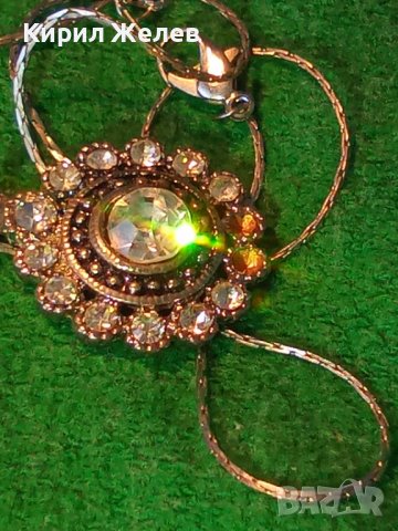 СРЕБРИСТО ВИНТИДЖ АРТ КОЛИЕ с МЕДАЛЬОН с ИСКРЯЩИ ФАСЕТИРАНИ КРИСТАЛИ 31797, снимка 2 - Колиета, медальони, синджири - 41682647
