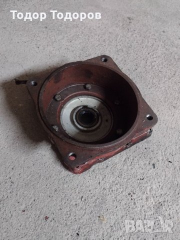 Капак за двигател с фланец за мотоблок акме.