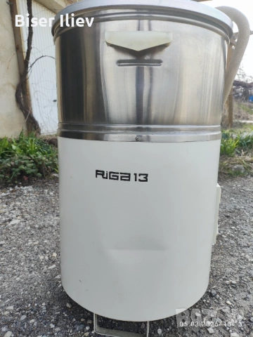 Продавам ретро съветска перална машина Riga 13