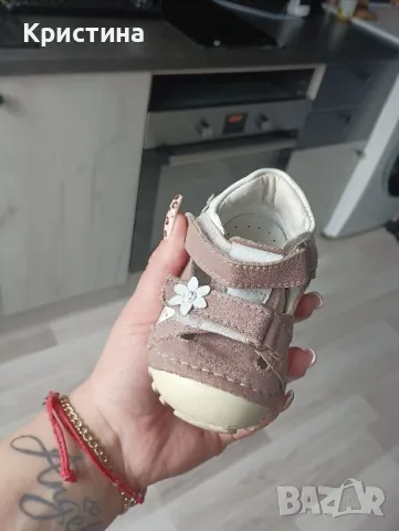 Ортопедични сандали за момиченце.