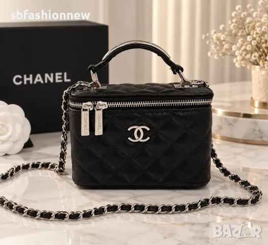 Chanel дамска чанта със сребристо