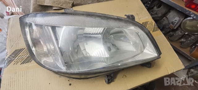 десен фар за Opel Zafira A/Опел Зафира А, снимка 1 - Части - 38605079