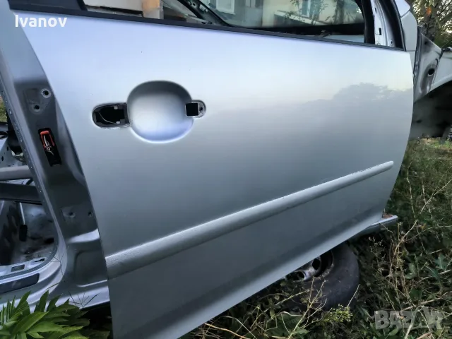 Предна дясна врата за Голф 5 Volkswagen Golf 5 LA7W, снимка 2 - Части - 56236940