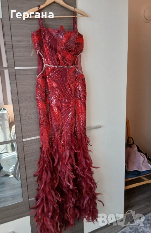 Бална рокля с пера