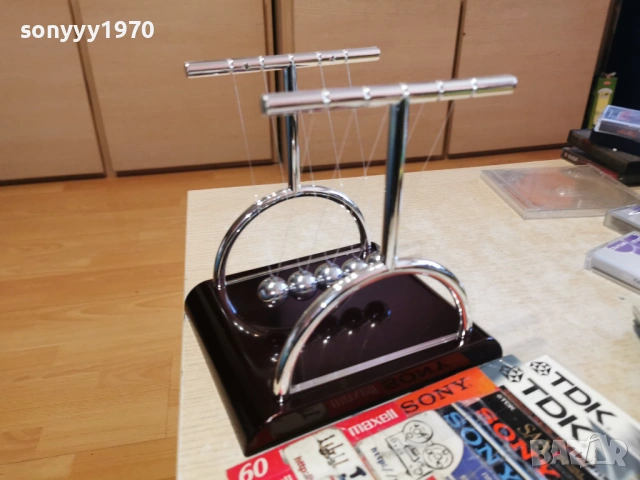 Люлката на Нютон-18х18х15см-стоманени топчета 1501261052, снимка 13 - Колекции - 53106282