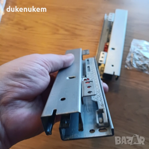 Комплект Долни водачи за чекмеджета с пълно изтегляне и плавно затваряне – 20 см, снимка 9 - Шкафове - 53189261