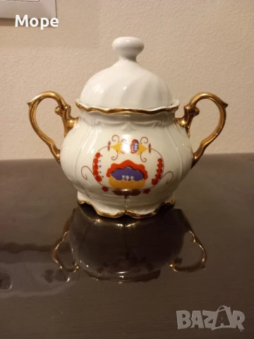 Порцеланова захарница 