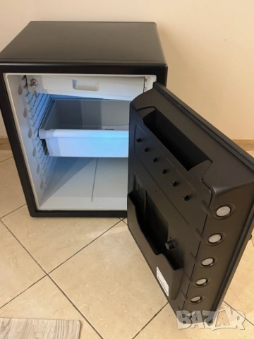 Сейф MasterLock LFW205FYC, Пожарен сертификат, Удароустойчив Защита от наводнение Електронен 6 болта, снимка 5 - Други стоки за дома - 53398070