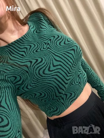 Stradivarius кроп топ, снимка 2 - Блузи с дълъг ръкав и пуловери - 42537520