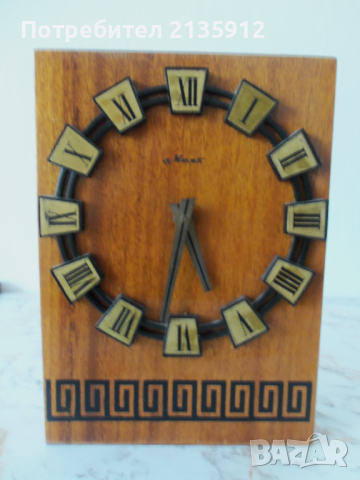 Часовник "Маяк", снимка 1 - Антикварни и старинни предмети - 44745857