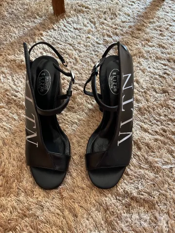 Сандали по модел на Valentino, снимка 2 - Сандали - 49797509