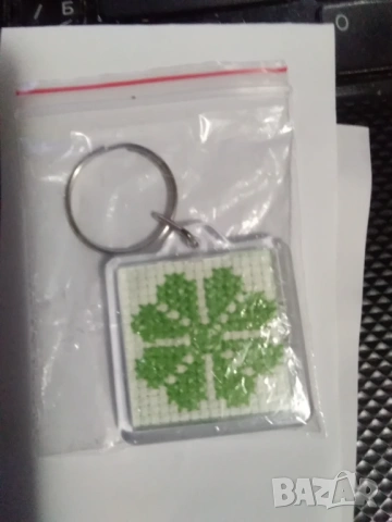 Бродиран ключодържател, снимка 3 - Арт сувенири - 46572867