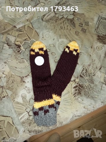 Ръчно плетени детски чорапи, снимка 1 - Чорапи - 38644363
