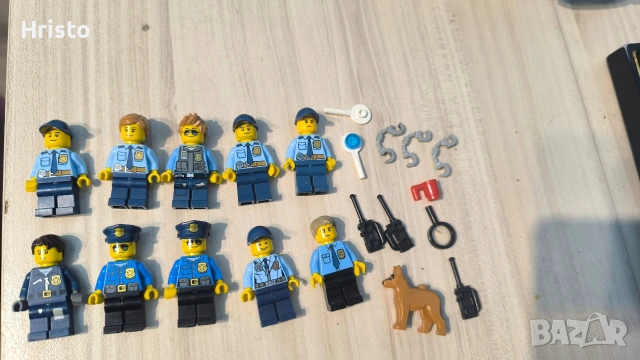 32 оригинални Lego фигурки 