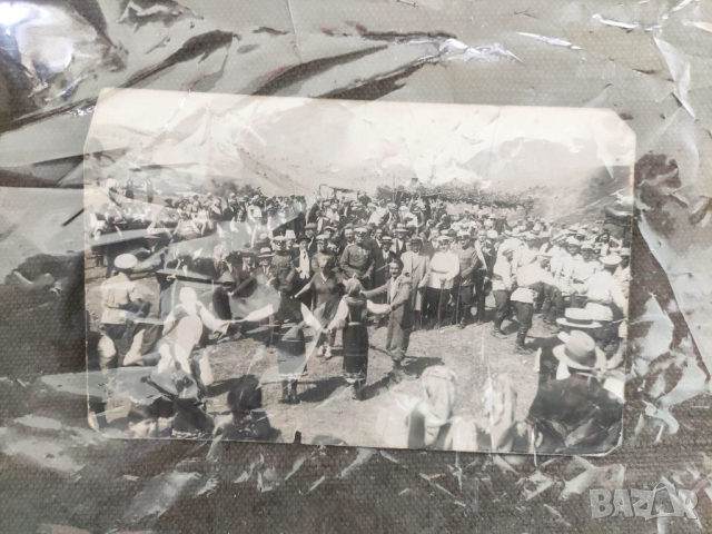 Продавам царска снимка " Събор ,хоро военни с медали