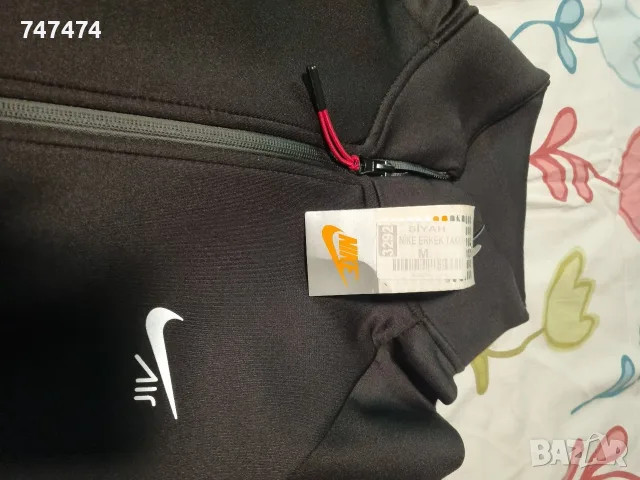 Нов спортен екип NIKE, M, снимка 4 - Спортни дрехи, екипи - 55888715