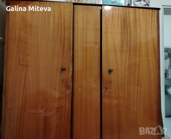 Подарявам гардероб двукрилен, снимка 3 - Гардероби - 53739160