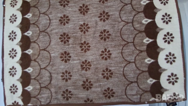 Вълнено двулицево одеало, снимка 3 - Олекотени завивки и одеяла - 51207519