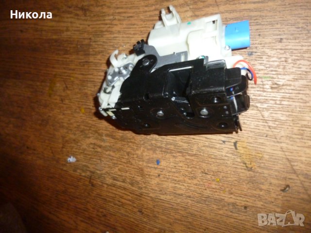 Предна лява брава за Фолксваген Голф 4, снимка 4 - Части - 40981006